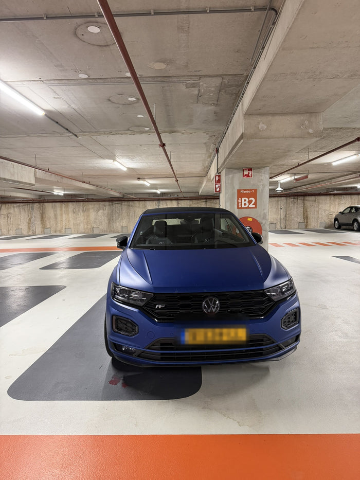 Foutgeparkeerde auto met VakVrees-kaartje
